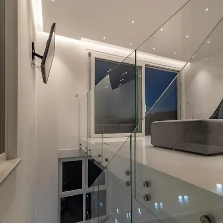 Mit Privatpool Fuer 8 Personen Ca, 150 M Sup2 In Trogir, Adriakueste Kroatien Und Umgebung