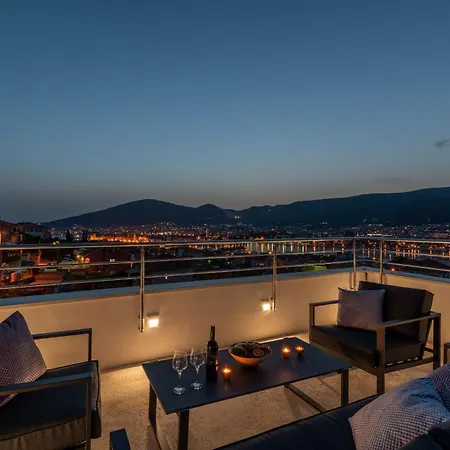 Mit Privatpool Fuer 8 Personen Ca, 150 M Sup2 In Trogir, Adriakueste Kroatien Und Umgebung Trogir
