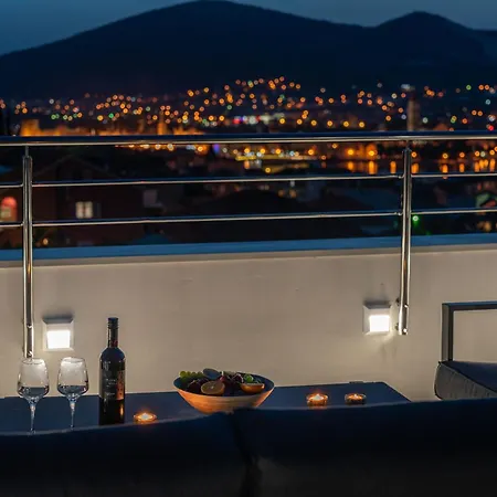 Mit Privatpool Fuer 8 Personen Ca, 150 M Sup2 In Trogir, Adriakueste Kroatien Und Umgebung Сasa de vacaciones